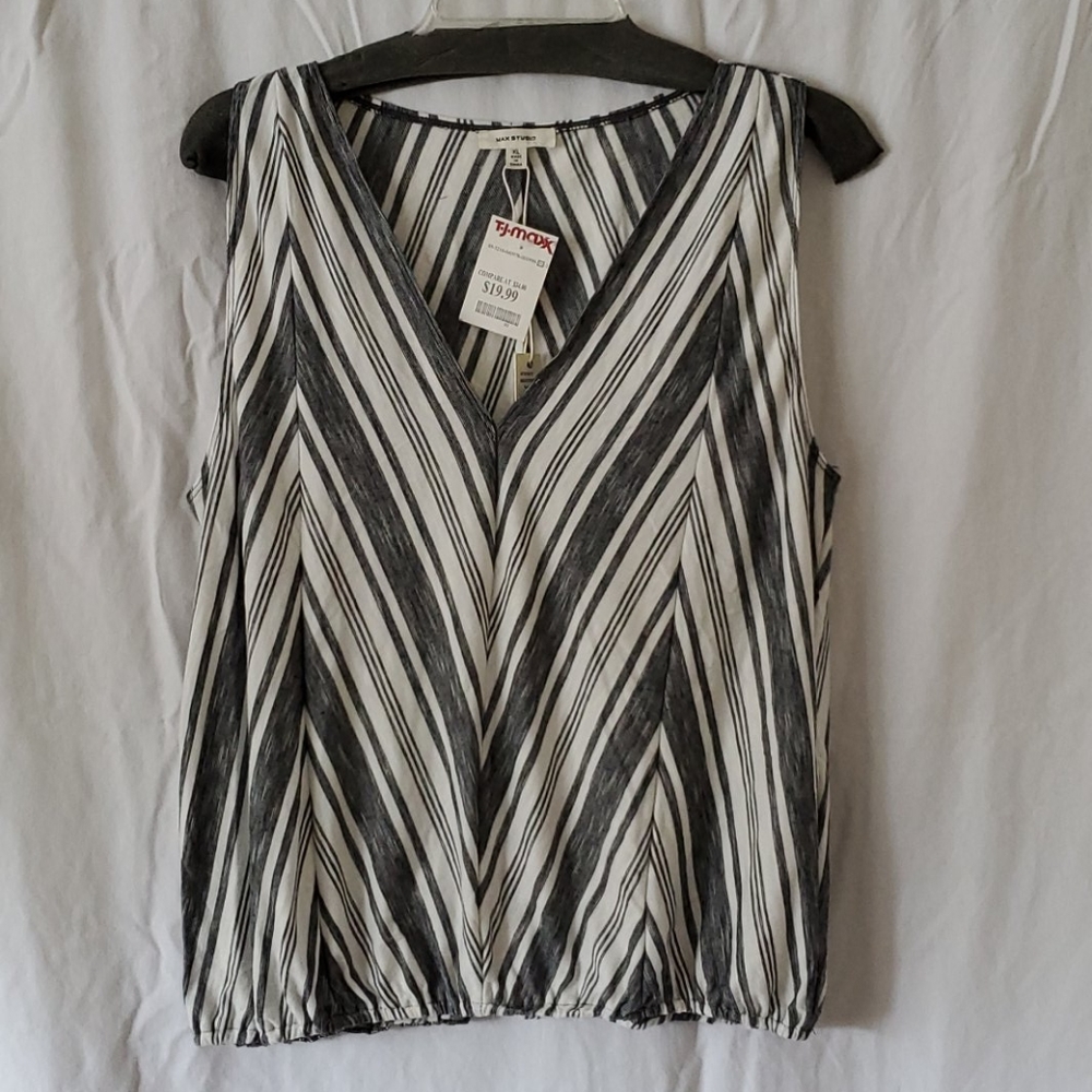 Max Studio Sleeveless Summer Top. NWT